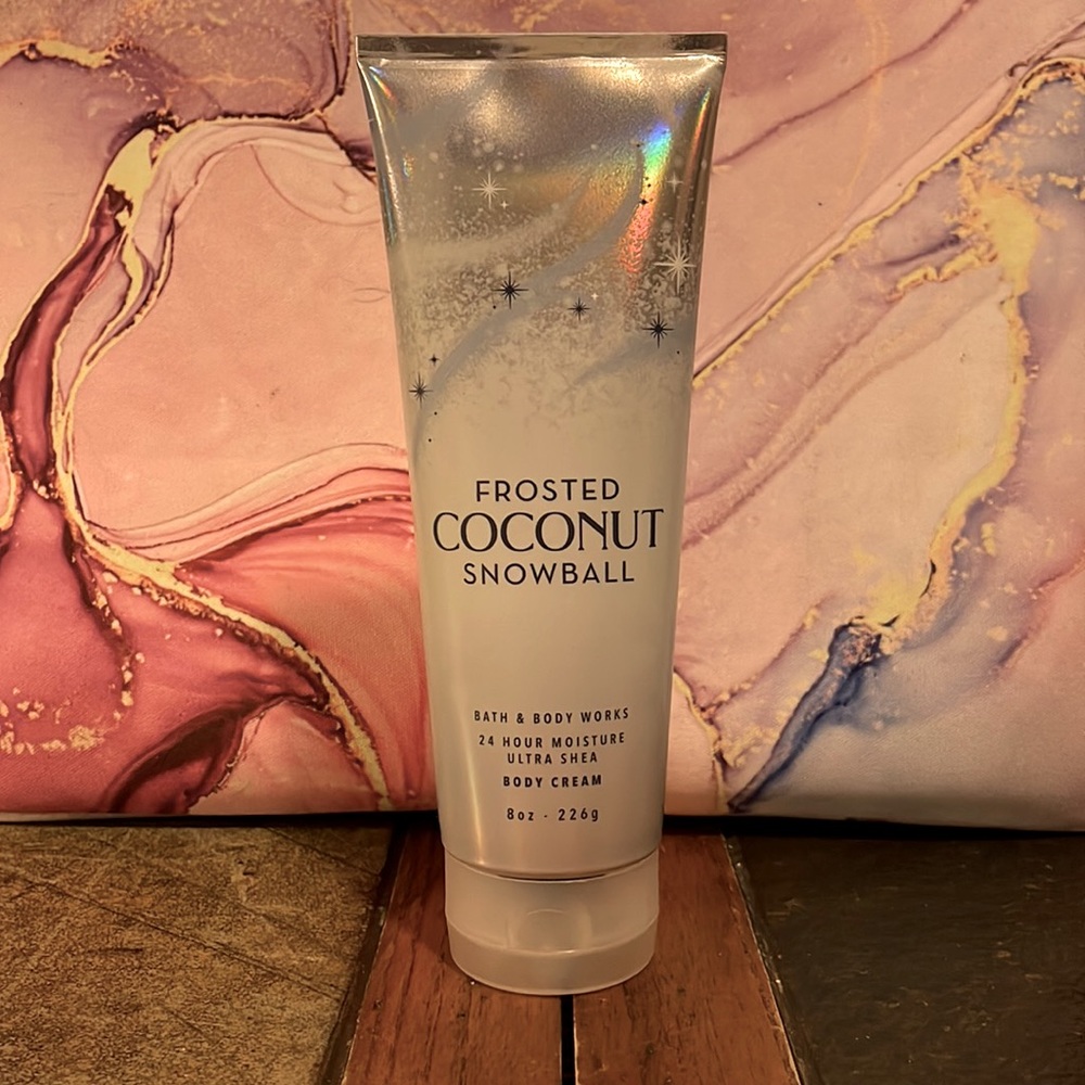 New BATH & BODY WORKS frosted coconut snowball body cream.